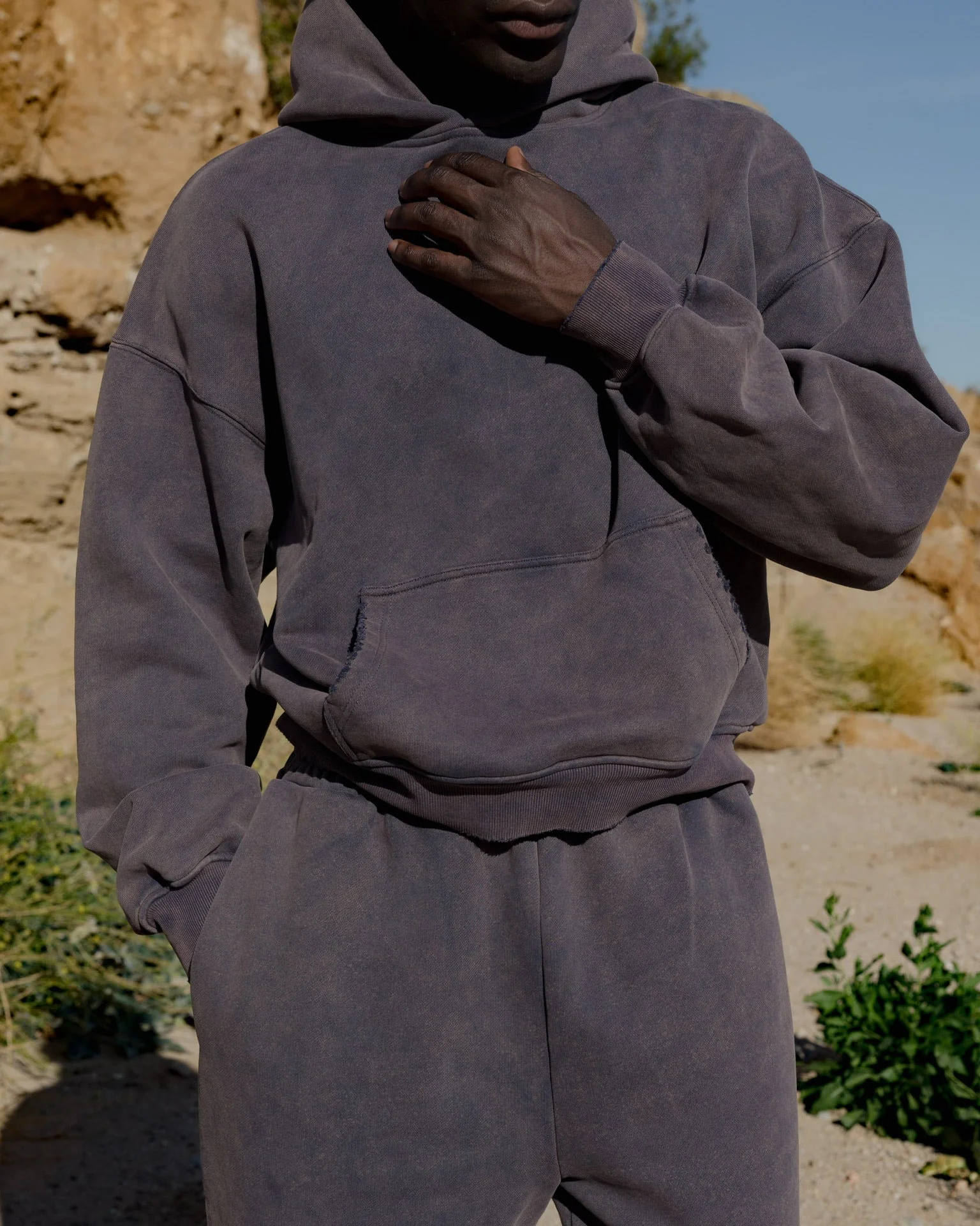 "MANNA" PULLOVER HOODIE - Image 3