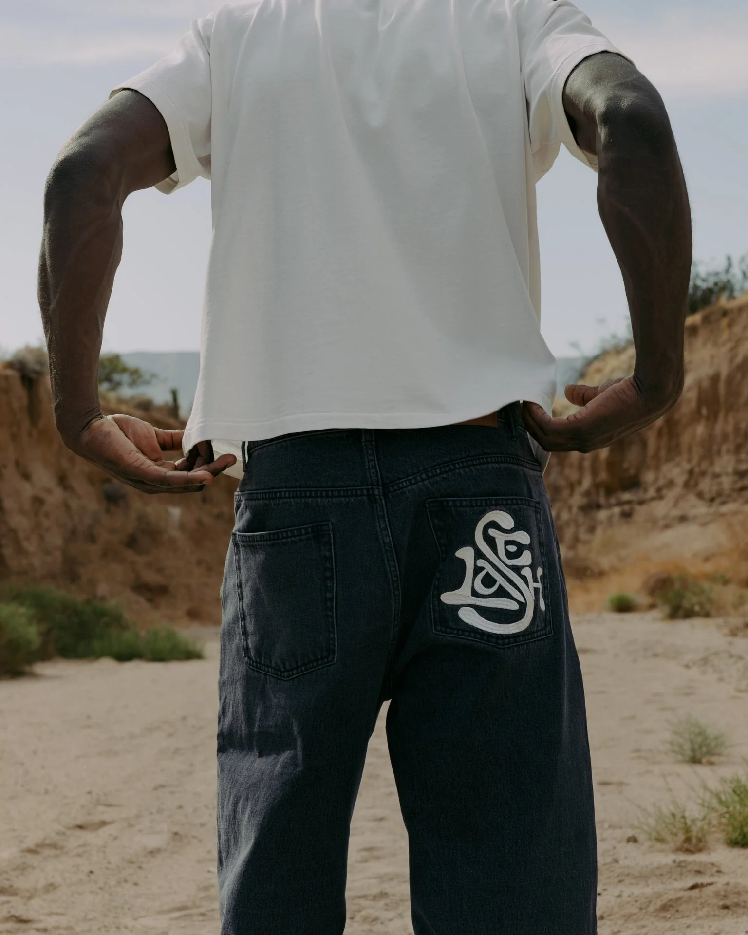 "LOGO" RELAXED DENIM - Image 4