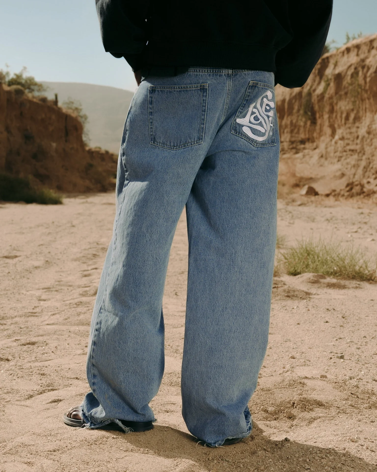 "LOGO" RELEASED HEM DENIM - Image 5